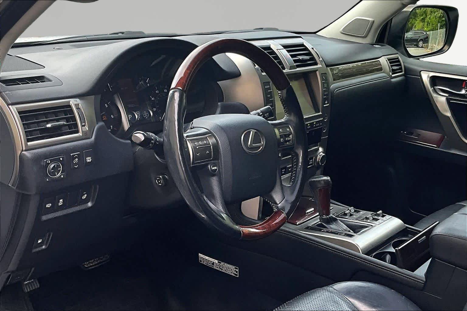 Used 2015 Starfire Pearl Lexus Luxury image 17