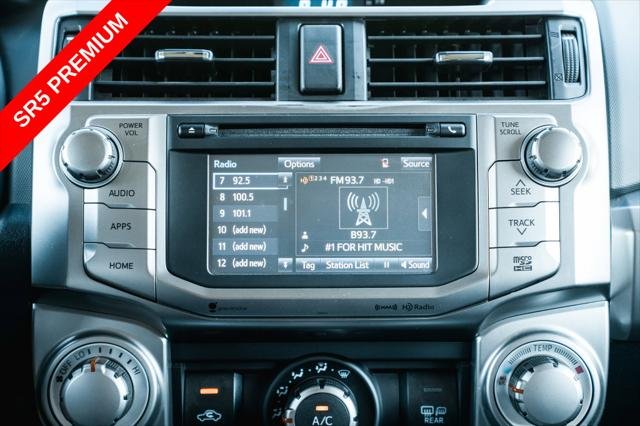 Certified Used 2019 CLASSIC SILVER MET Toyota  image 21