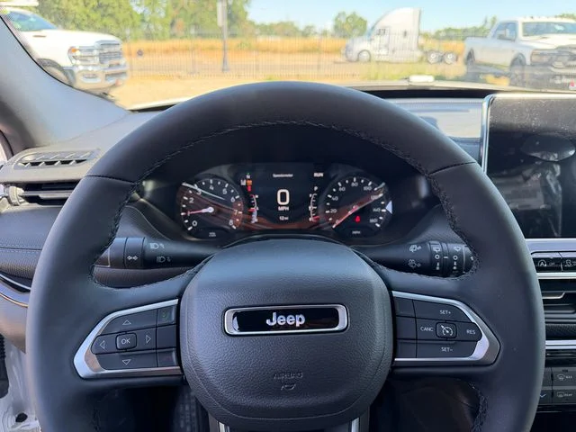New 2026 Bright White Clearcoat Jeep Latitude image 14