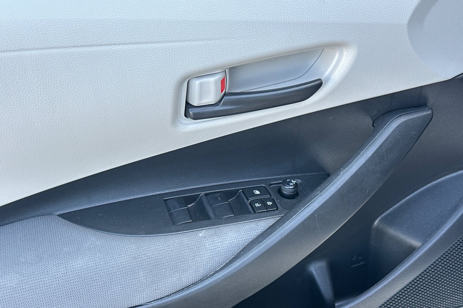 Certified Used 2022 White Toyota LE image 11