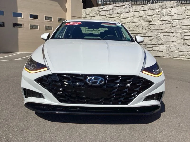 Used 2021 Gray Hyundai SEL image 2