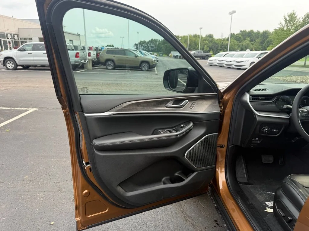 New 2026 Copper Shino Metallic Clear-Coat Exterior Paint Jeep Limited image 11