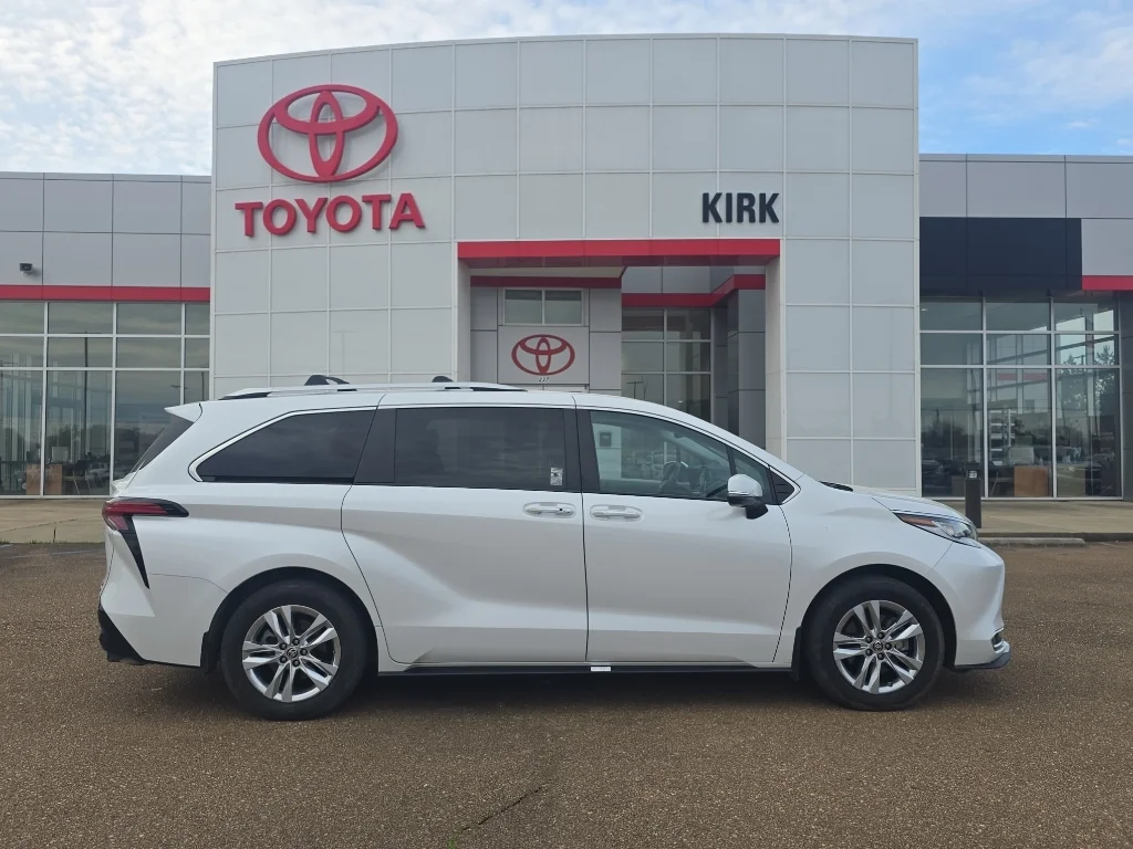 2024 Toyota Sienna Limited 7-Passenger Hybrid FWD's photo