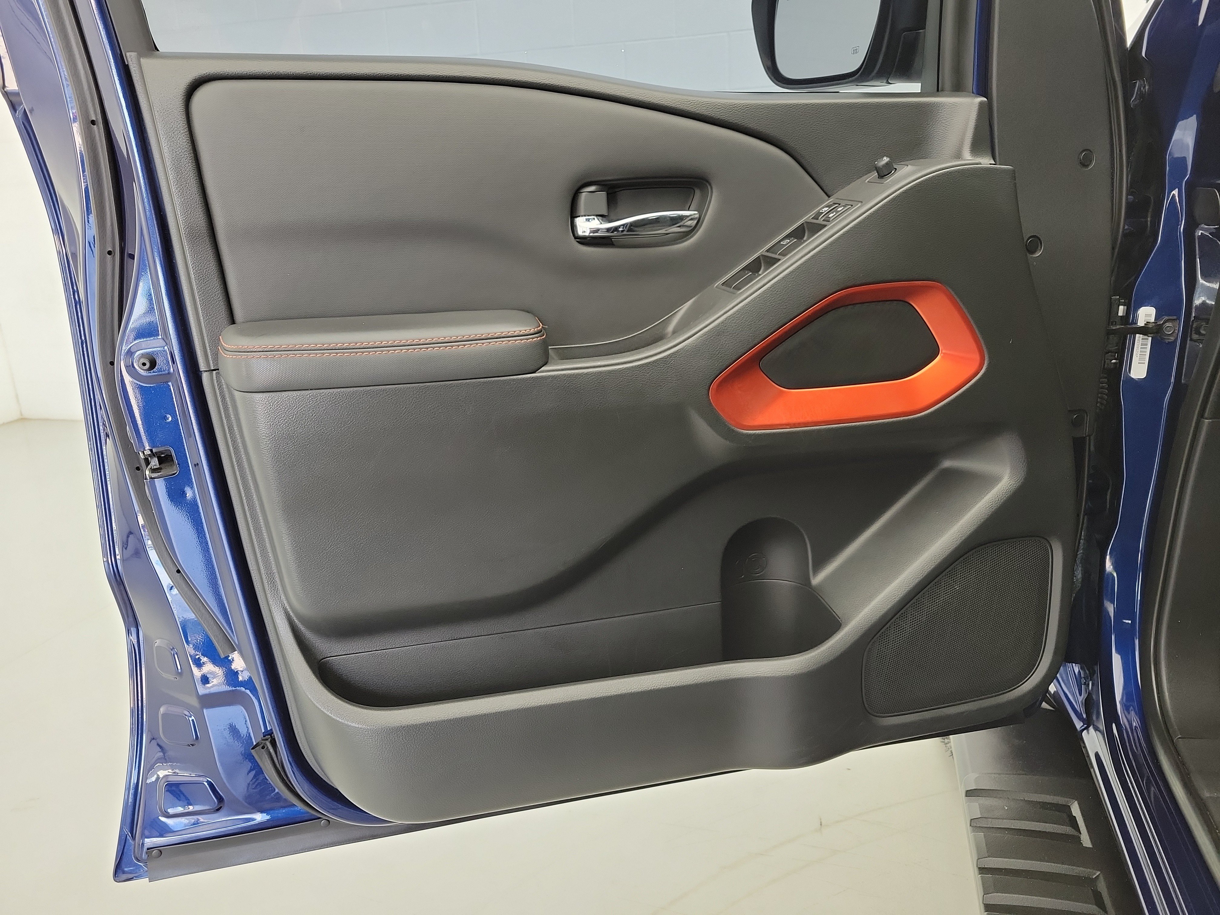 Used 2022 Deep Blue Pearl Nissan PRO-X image 19