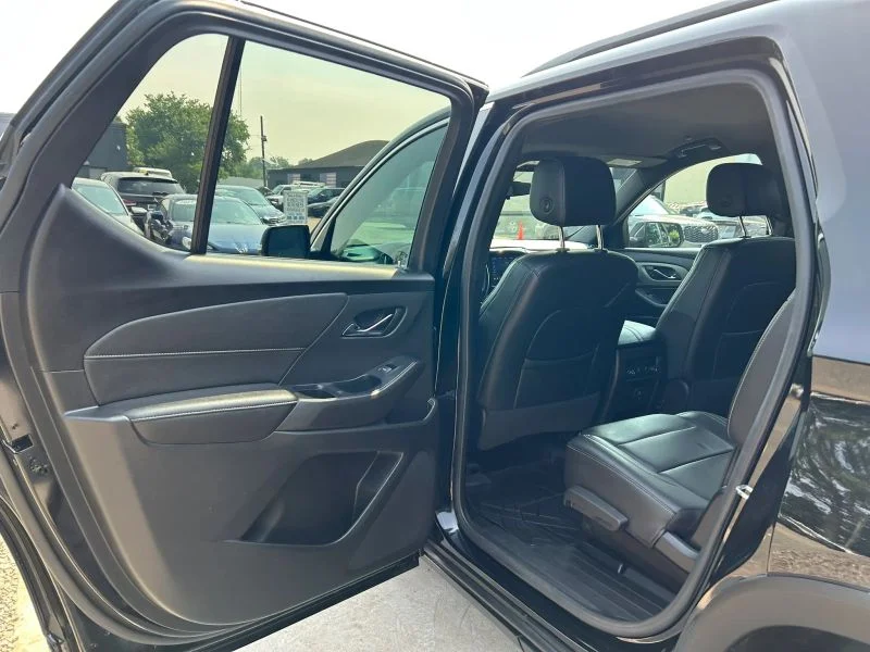 Used 2022 Black Chevrolet LT Sport Utility 4D image 34