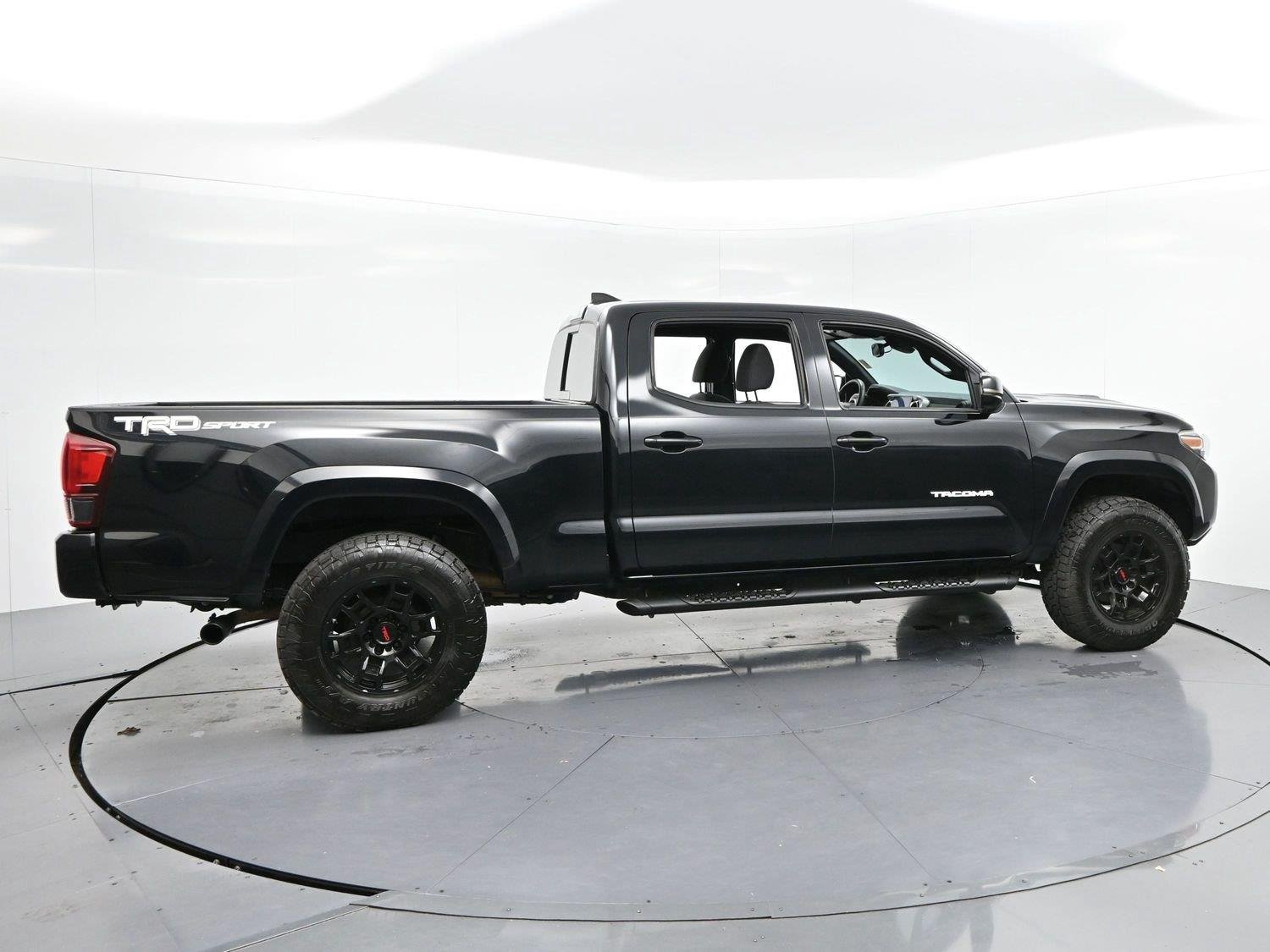Used 2019 Midnight Black Metallic Toyota SR5 image 8