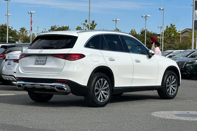 Used 2024  Mercedes-Benz GLC 300 image 4