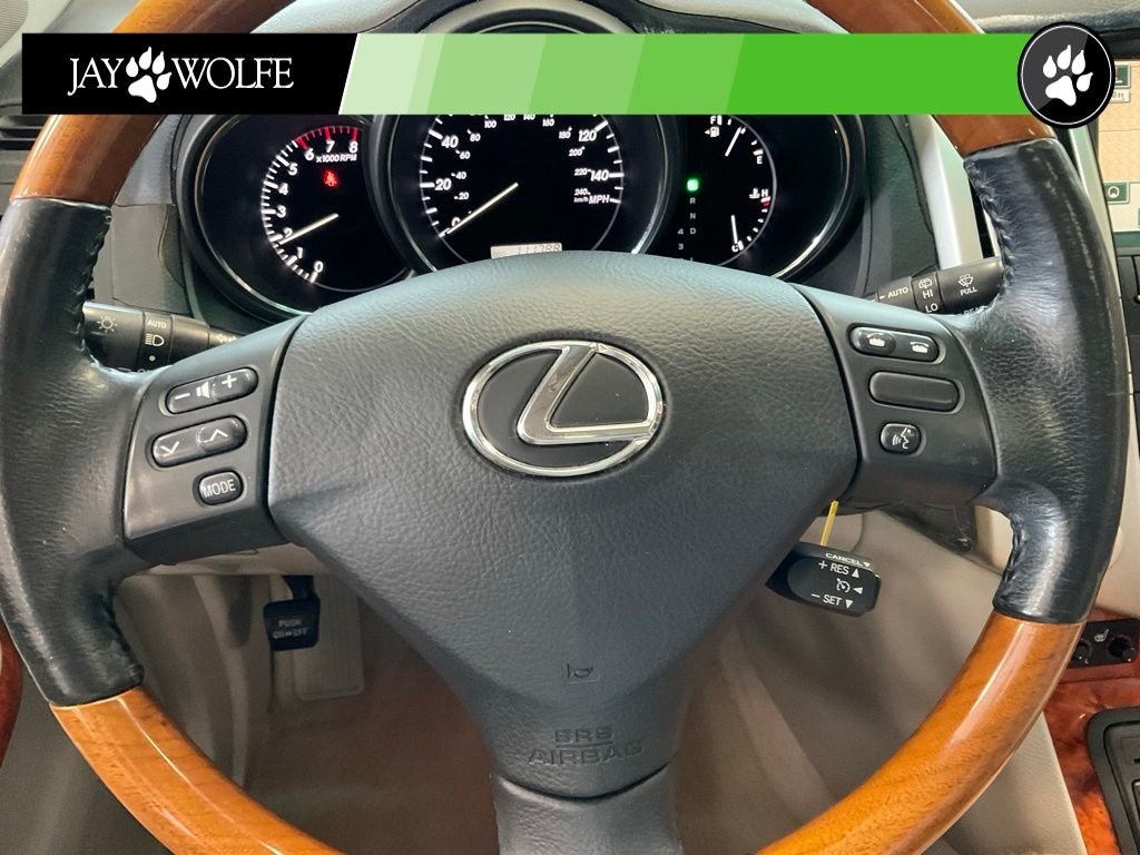 Used 2005  Lexus 330 image 11