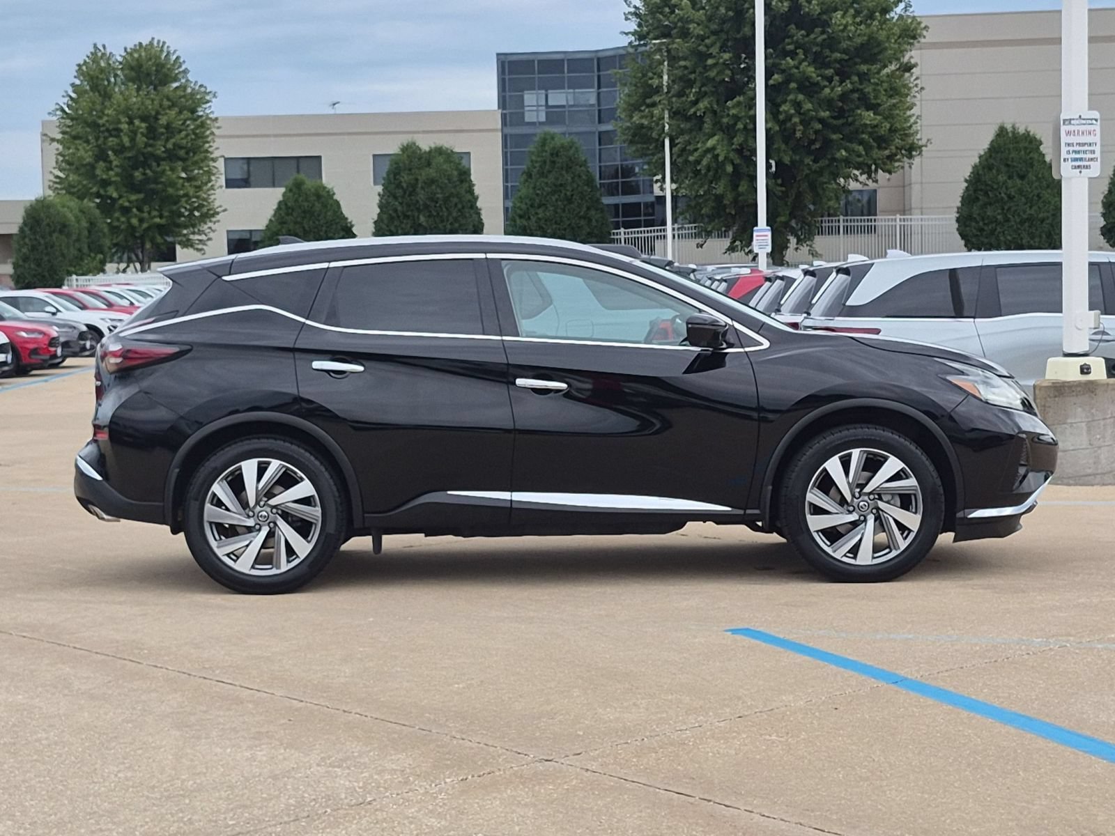 Used 2020 Super Black Metallic Nissan SL AWD image 5