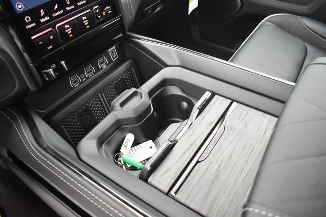 New 2026 Ivory White Tri-Coat Pearl-Coat Exterior Paint RAM Limited image 29