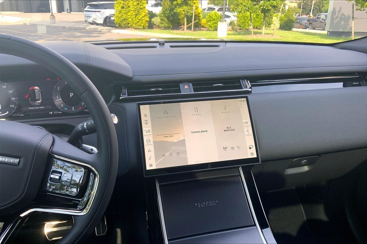 New 2026 Santorini Black LAND ROVER  image 6