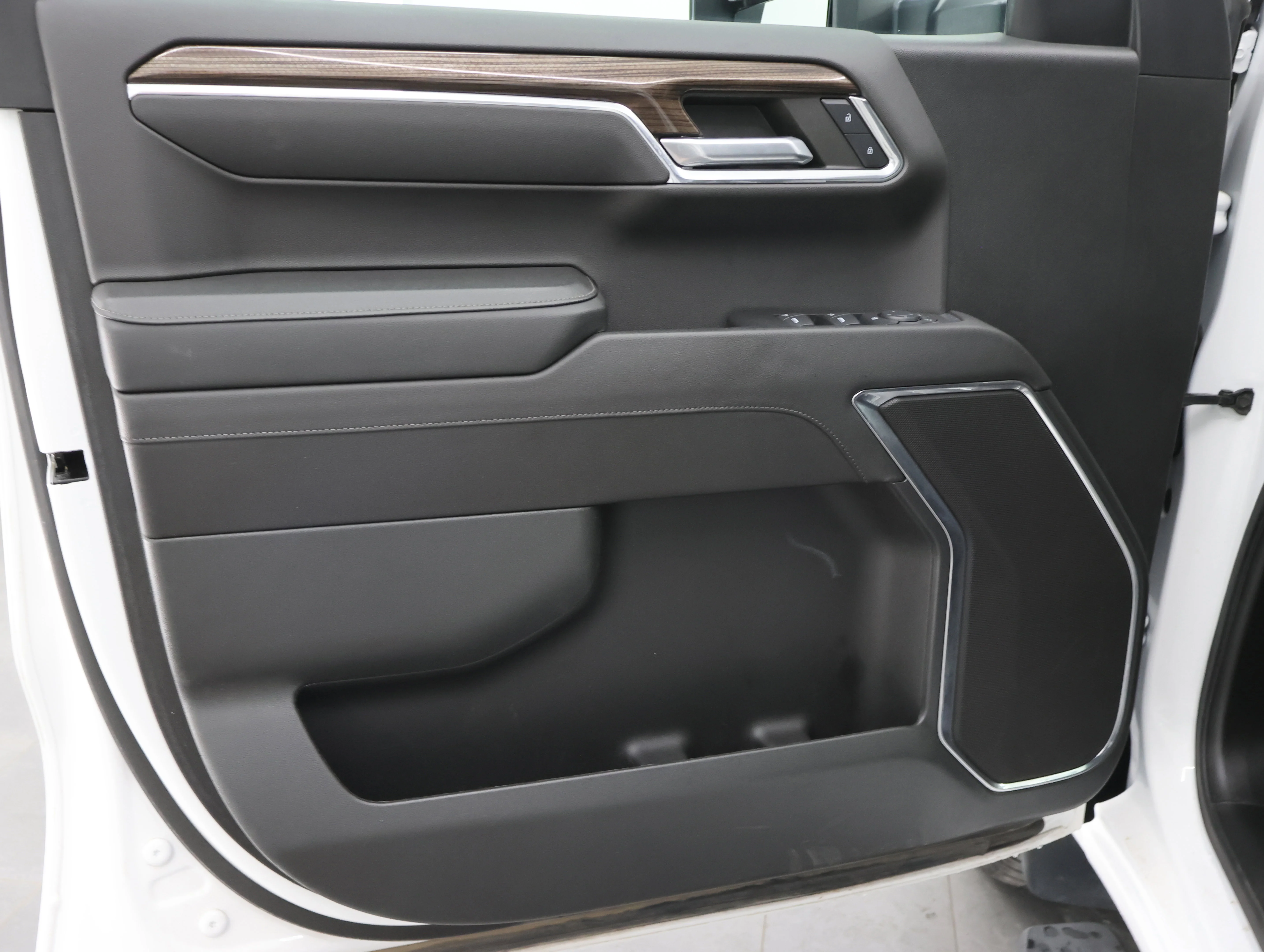 Used 2023 Summit White Chevrolet RST image 36