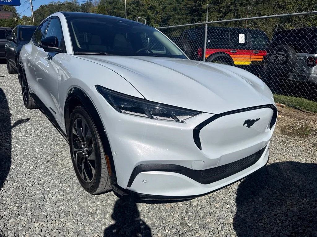 Used 2022 White Ford Premium image 2