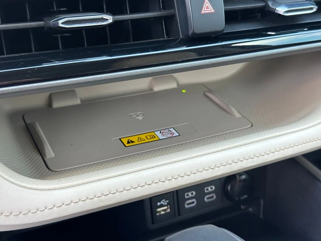 Used 2023  Toyota Limited image 7