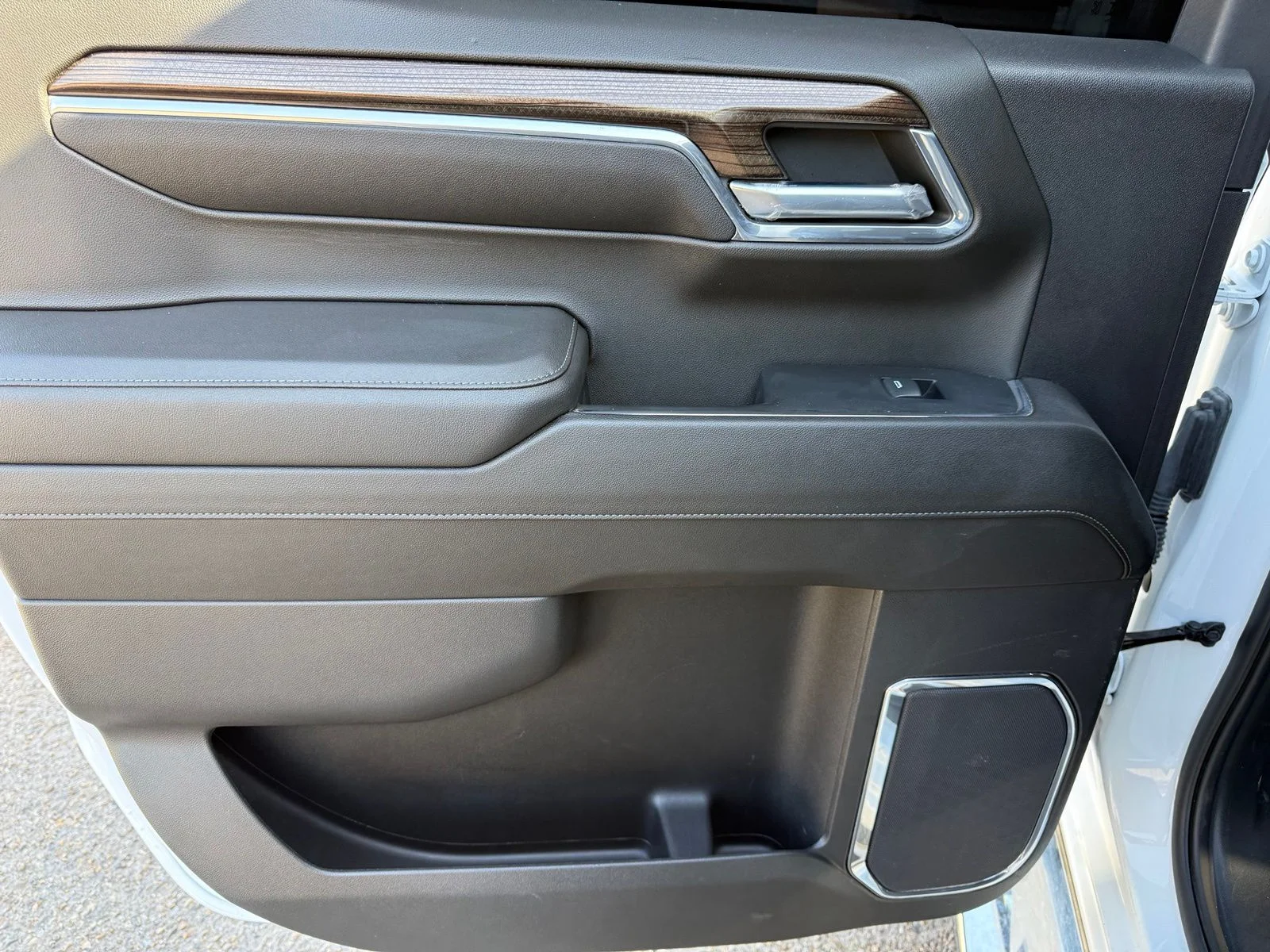 Used 2024 White Chevrolet LT image 20