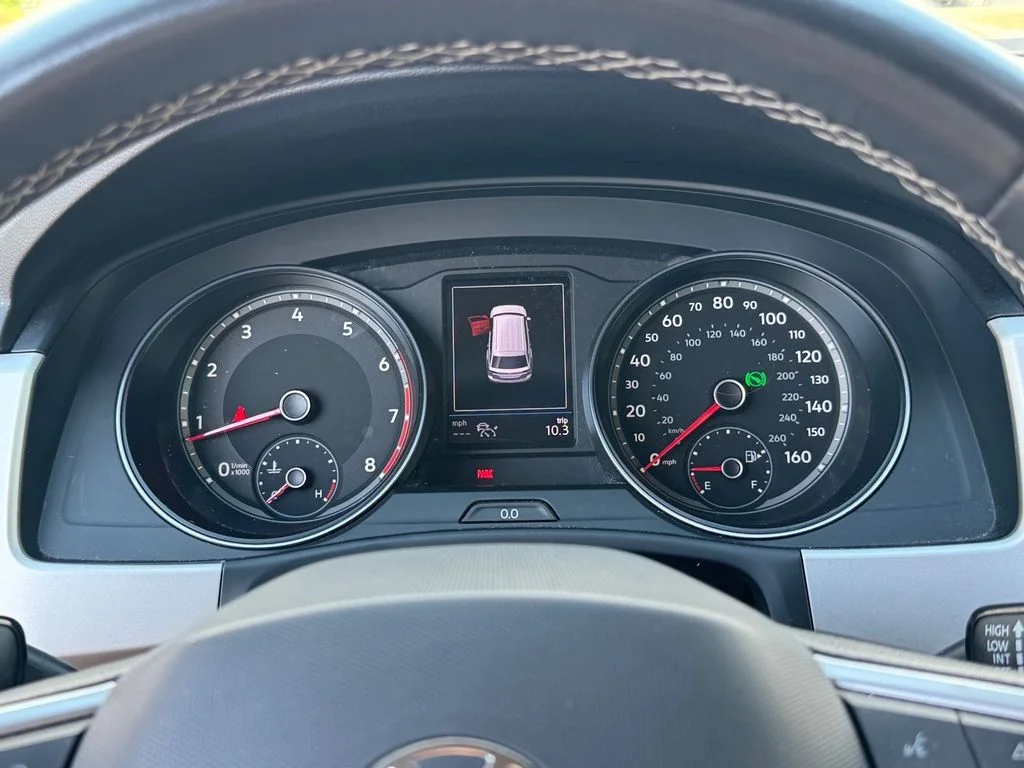Used 2021 White Volkswagen 3.6L V6 SE w/Technology image 19