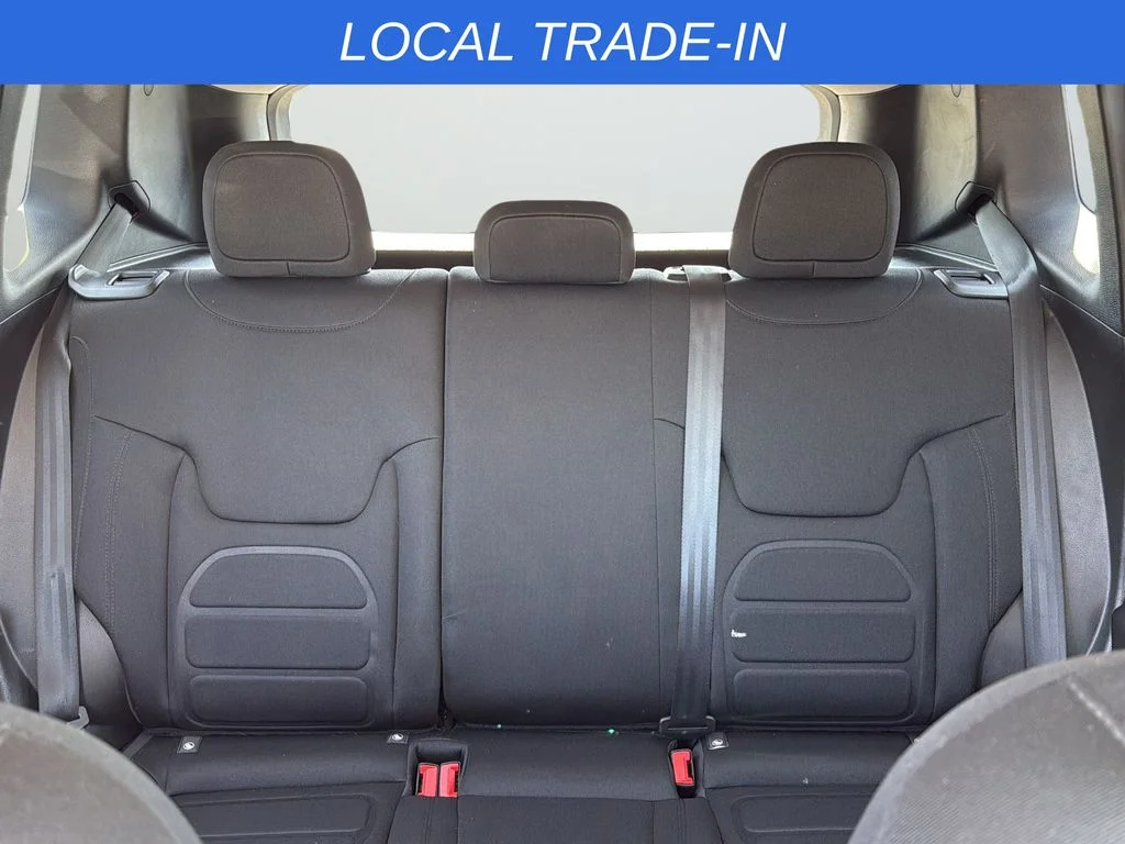 Used 2018 White Jeep Latitude image 25
