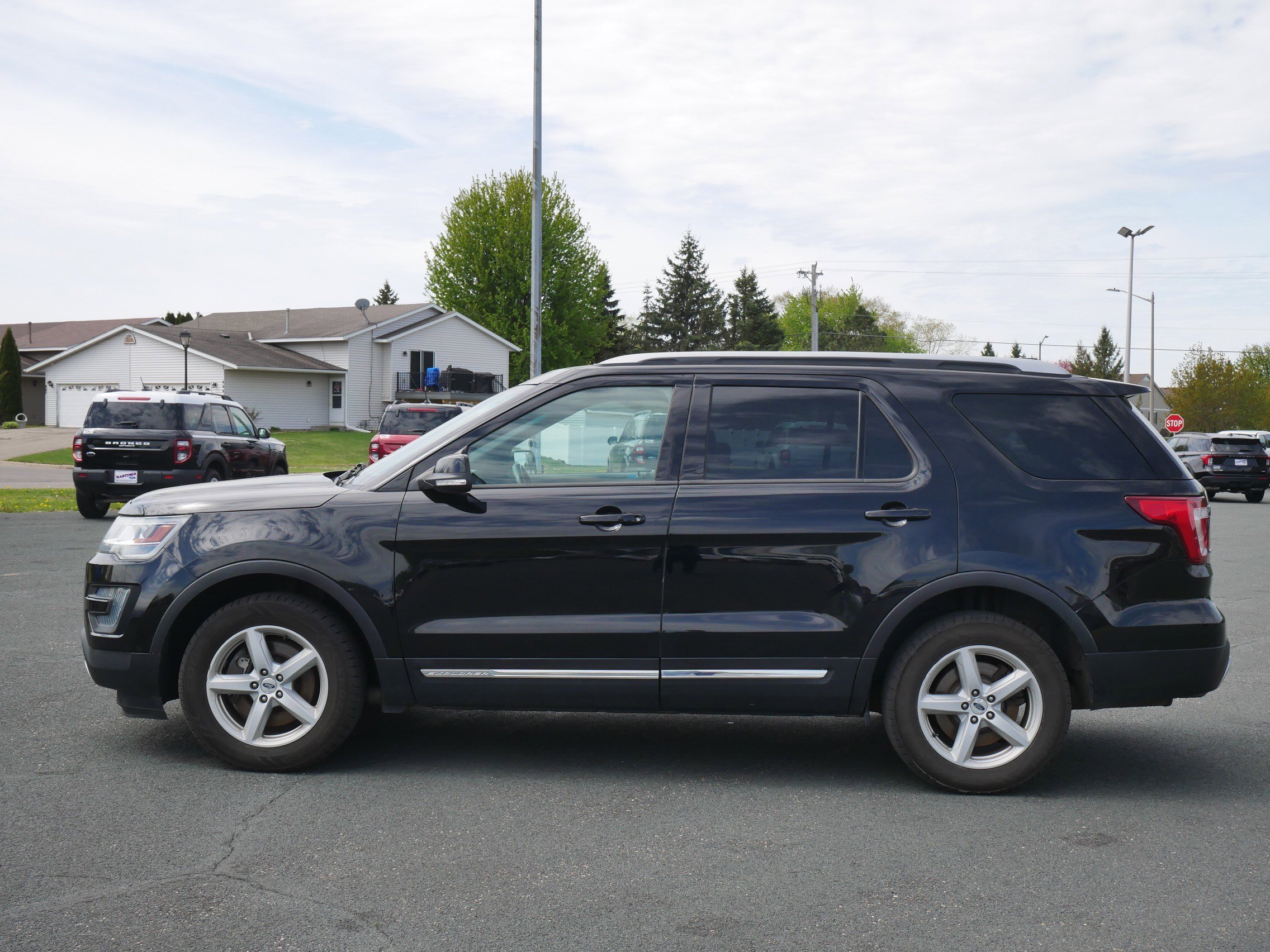 Used 2016 Ford Explorer XLT with VIN 1FM5K8D81GGB64658 for sale in Northfield, Minnesota