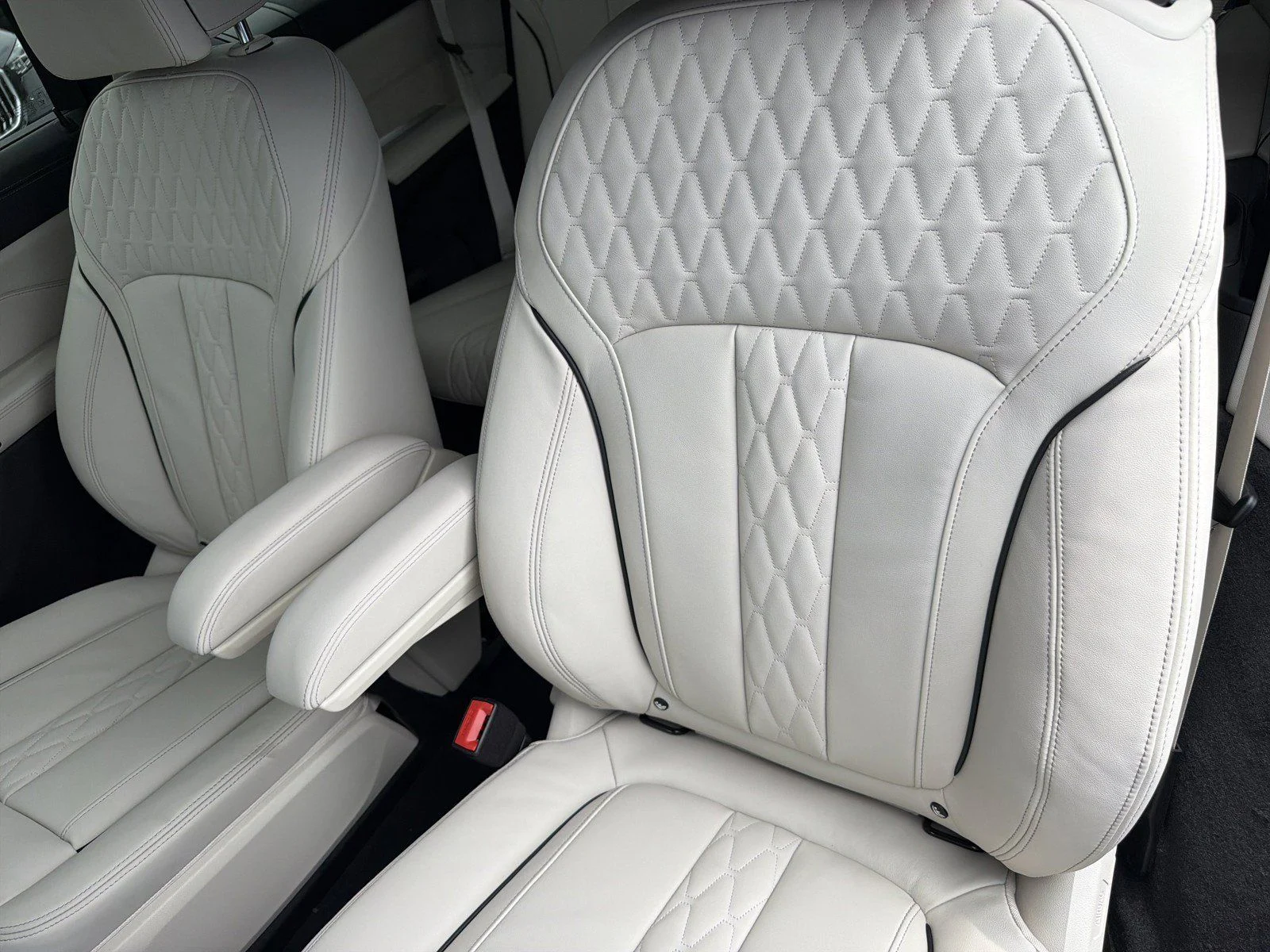 New 2027 Dravit Grey Metallic BMW xDrive40i image 23