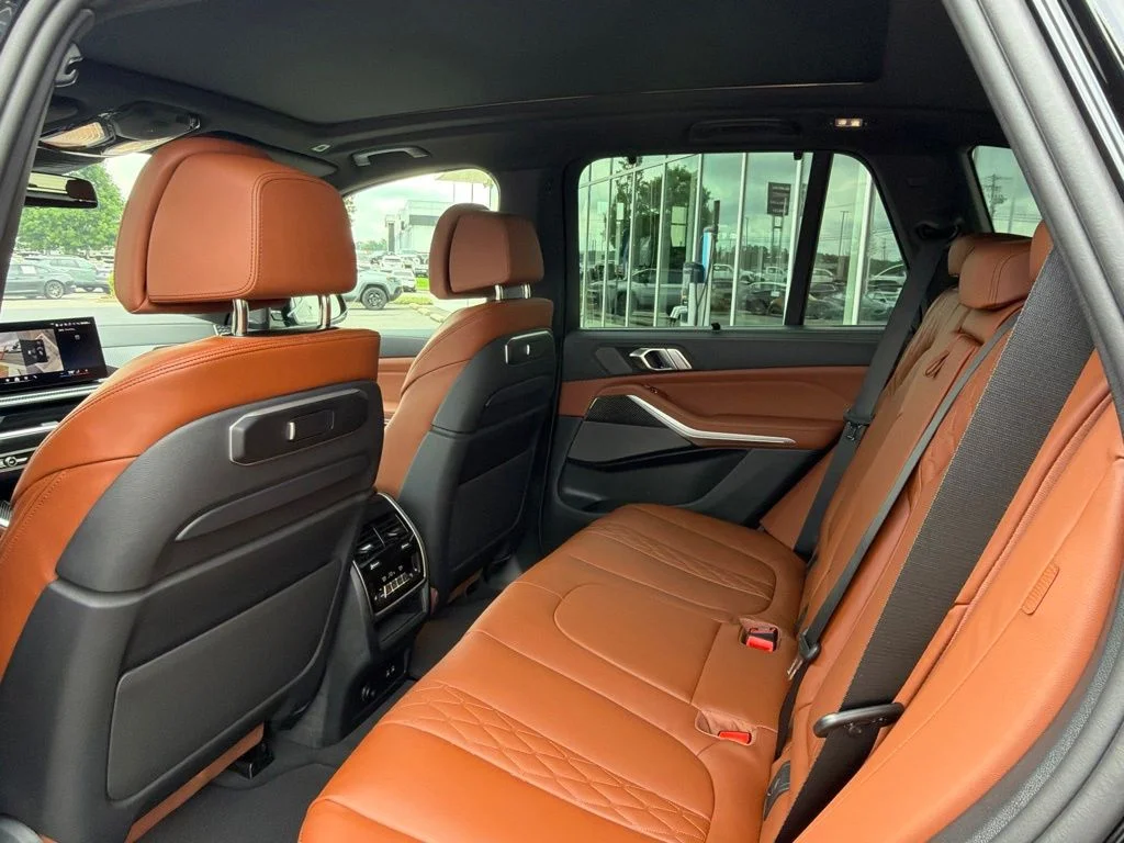 New 2026 Black Sapphire Metallic BMW M60i image 26