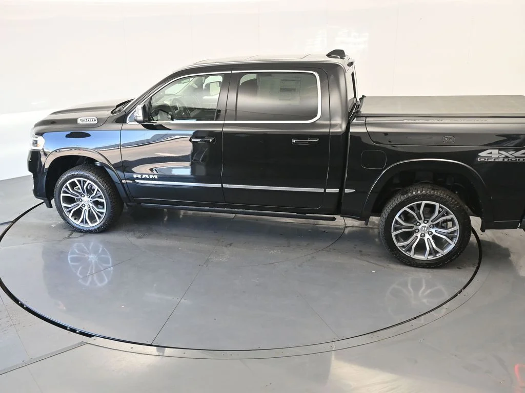 New 2026 Diamond Black Crystal Pearl-Coat Exterior Paint RAM Tungsten image 30