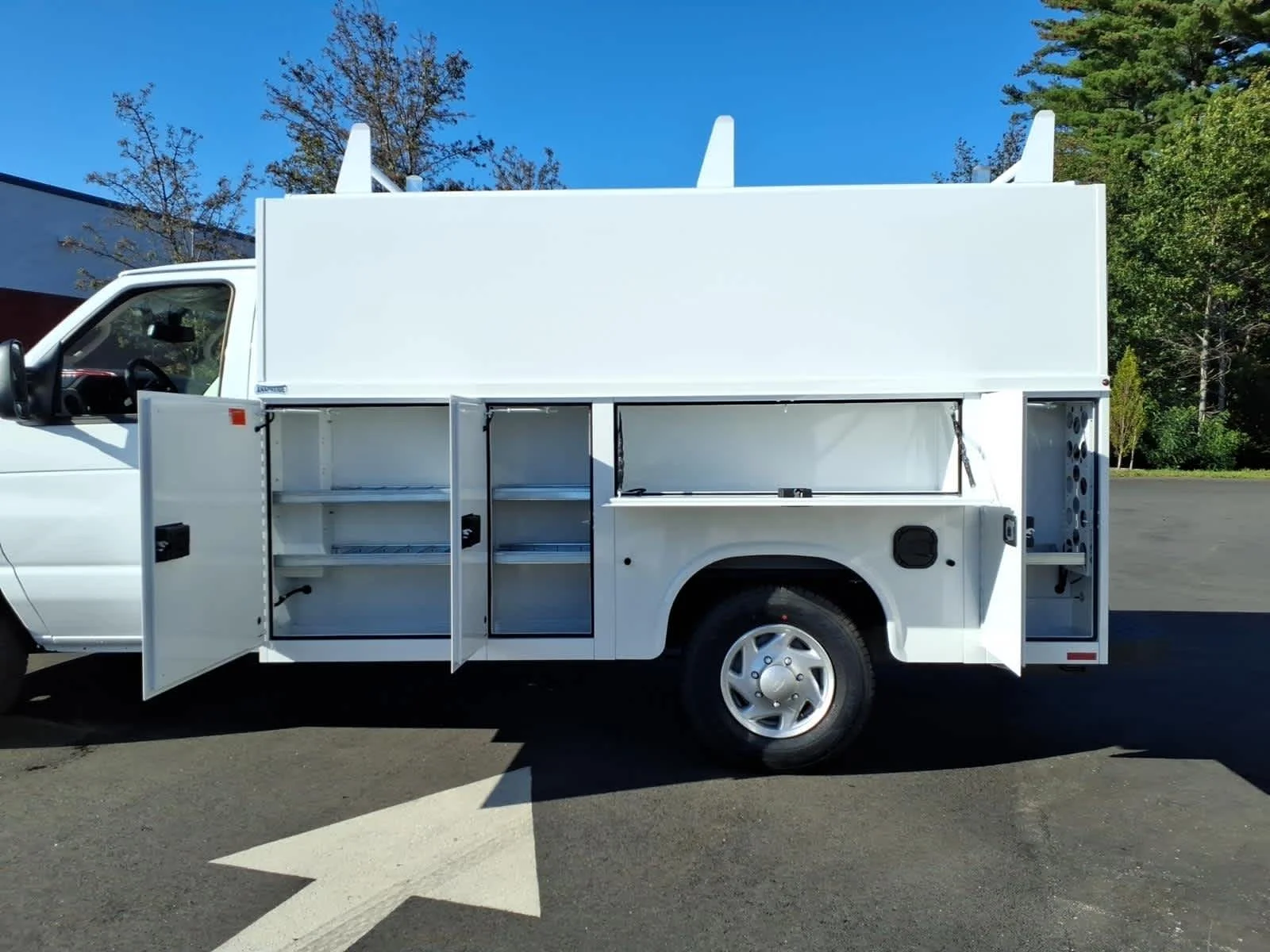 New 2027 WHI Ford  image 2