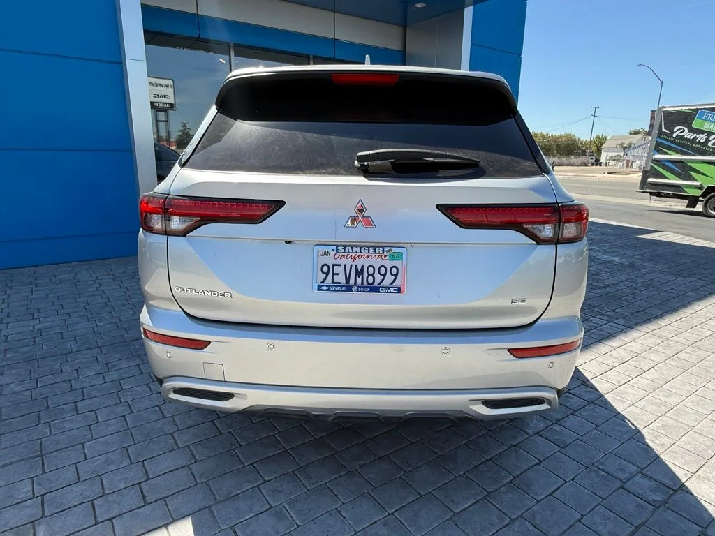 Used 2023 Silver Mitsubishi SE image 9