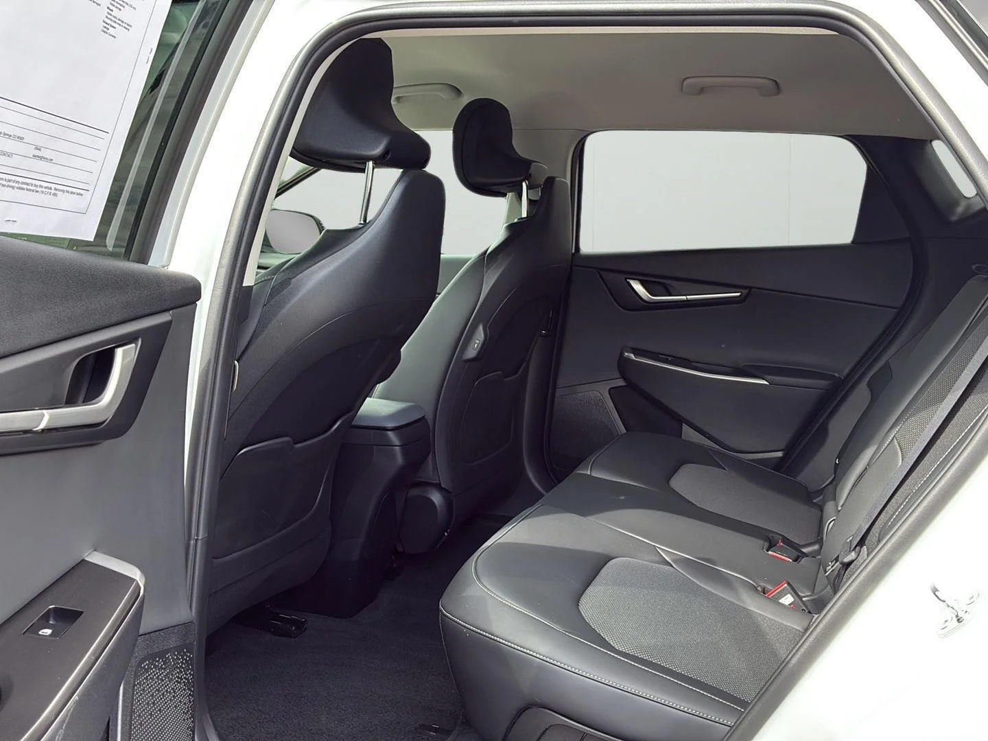Used 2024 Snow White Pearl Kia Light Long Range image 25