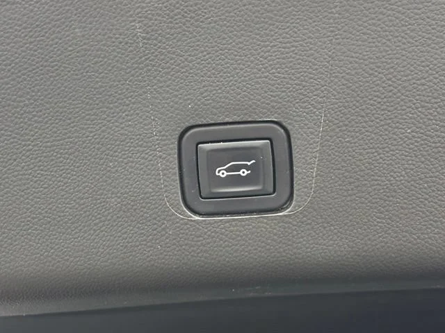 Used 2023 Silver Sage Metallic Chevrolet LT Leather image 10