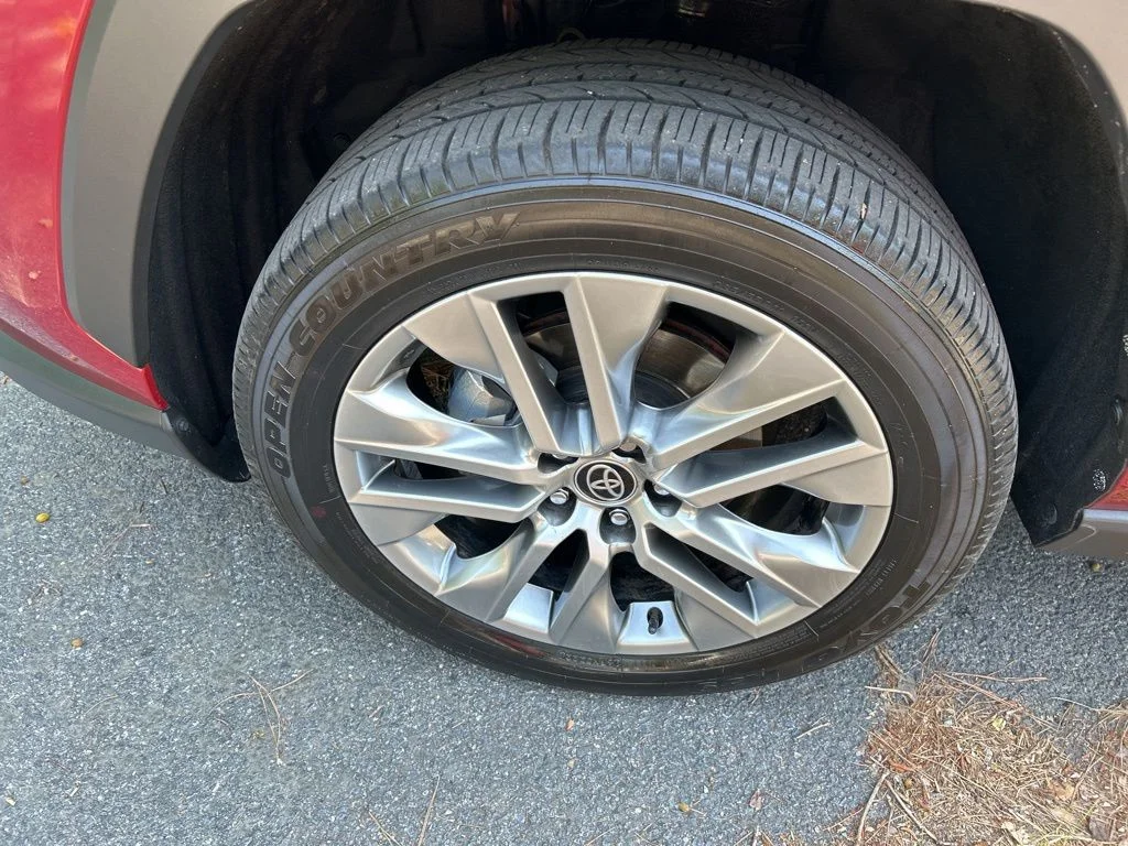 Used 2022 Red Toyota XLE Premium image 12