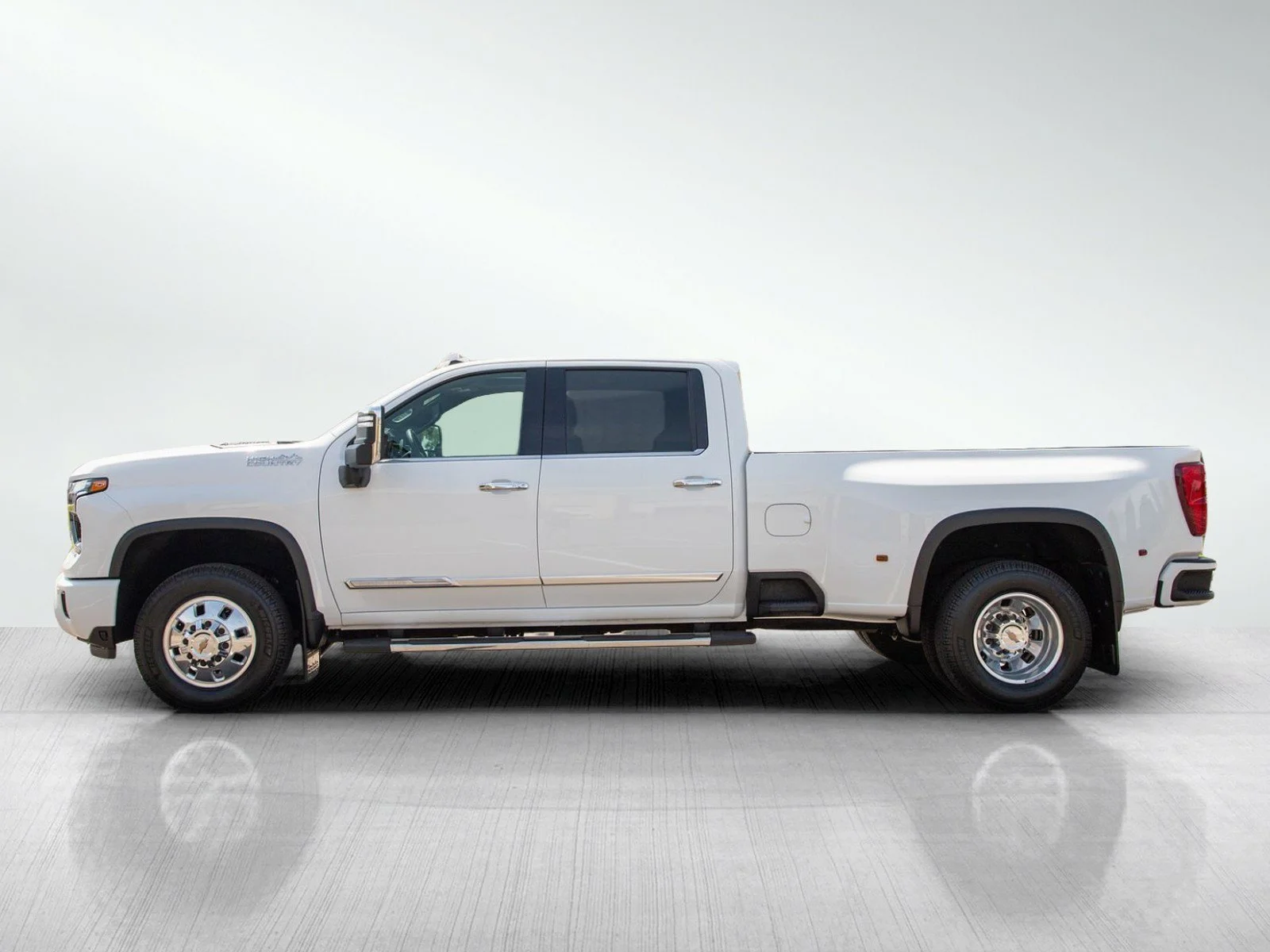 Used 2024 Chevrolet Silverado 3500HD High Country with VIN 1GC4YVEY0RF147080 for sale in Bloomington, Minnesota