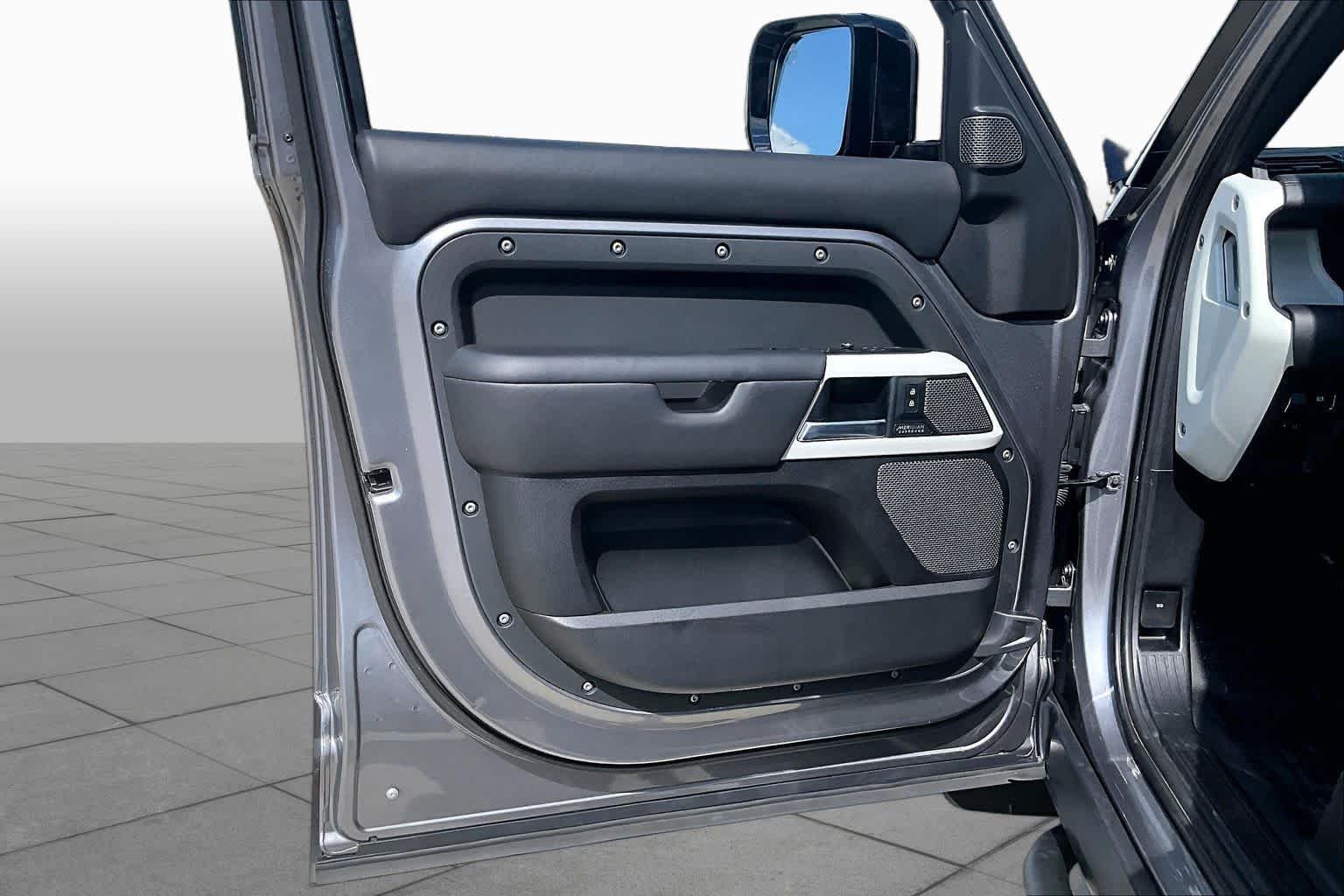 Used 2020 Eiger Grey Metallic Land Rover HSE image 24