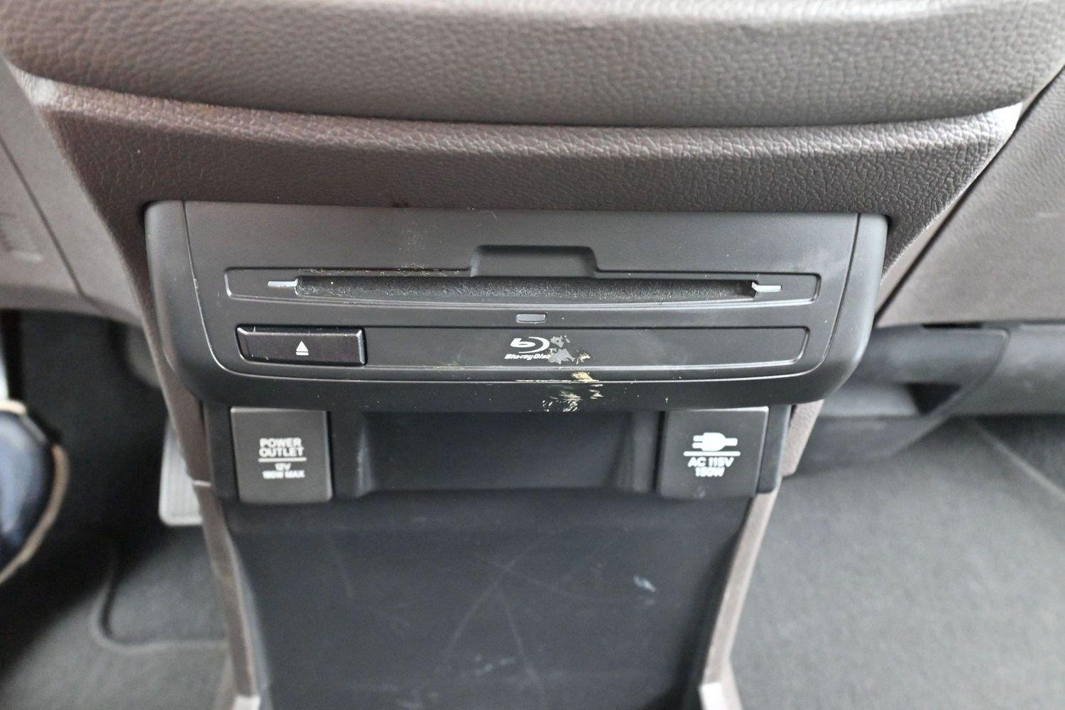 Used 2019 White Diamond Pearl Honda Touring image 27