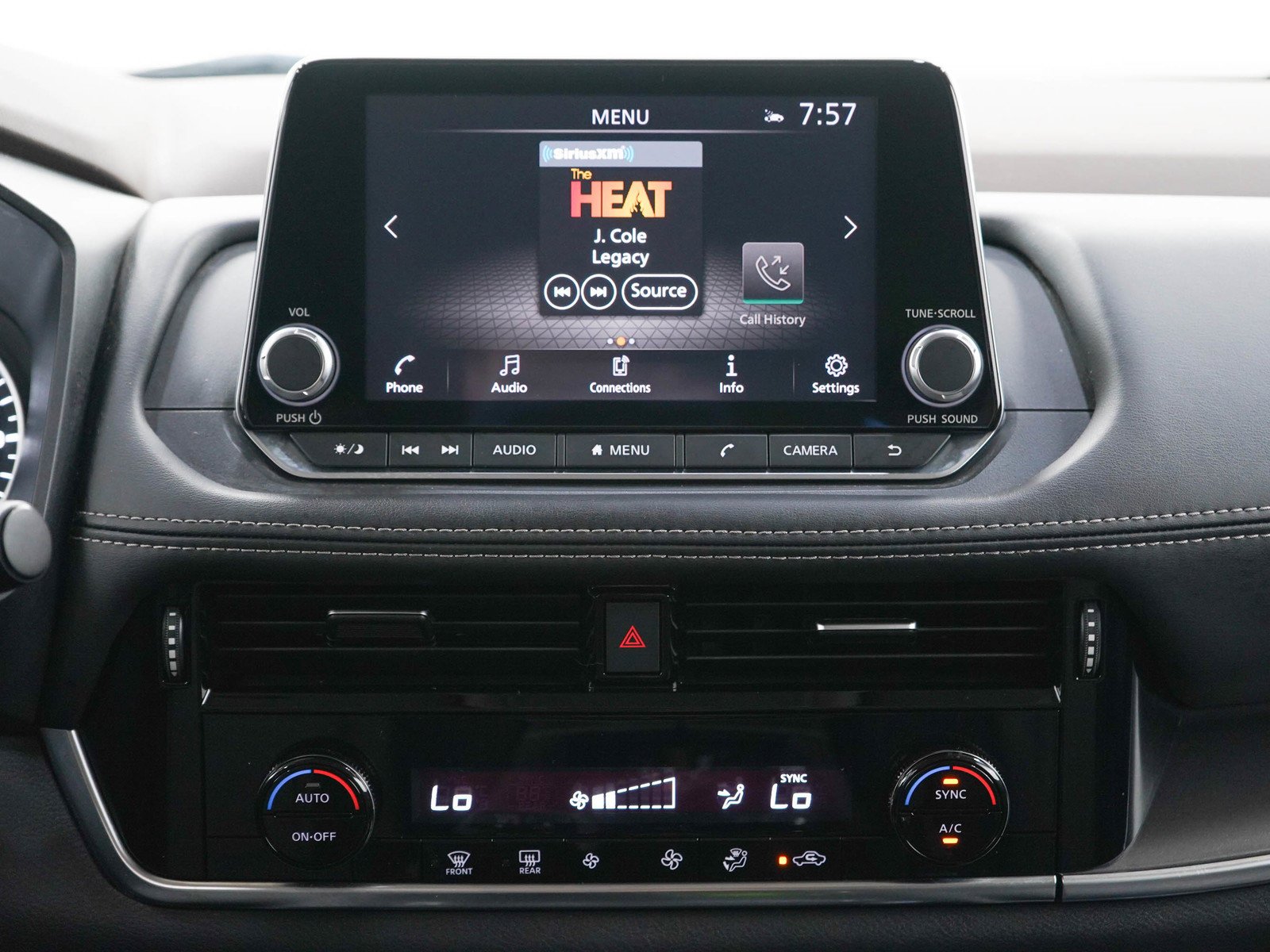 Used 2021 Pearl White Tricoat Nissan Sv image 17