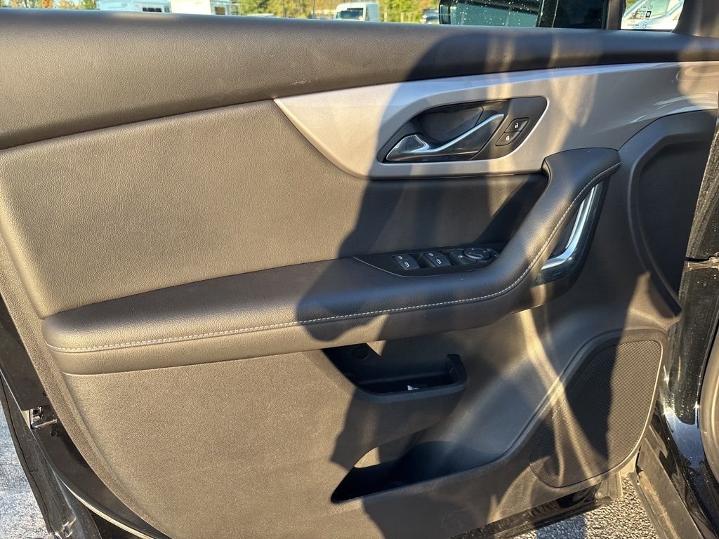 Used 2025 Black Chevrolet LT image 34
