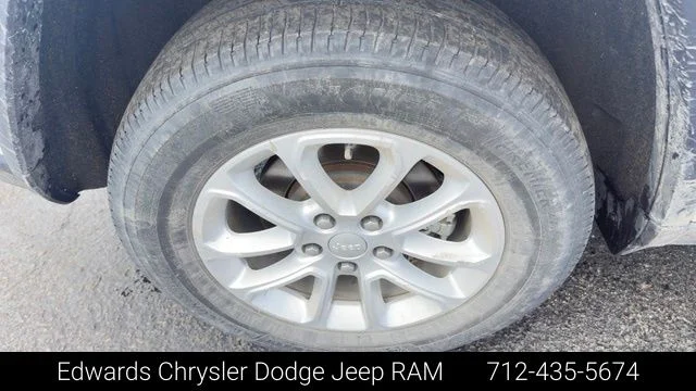 Used 2022 White Jeep Laredo E image 10