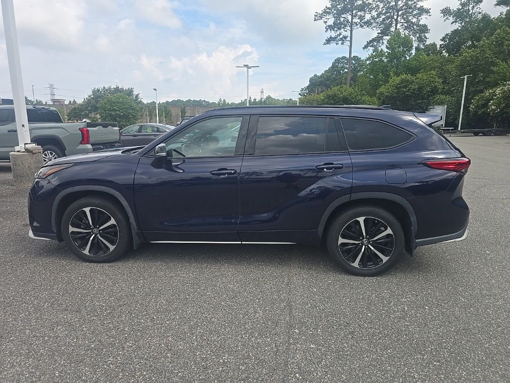 Used 2022  Toyota XSE image 8