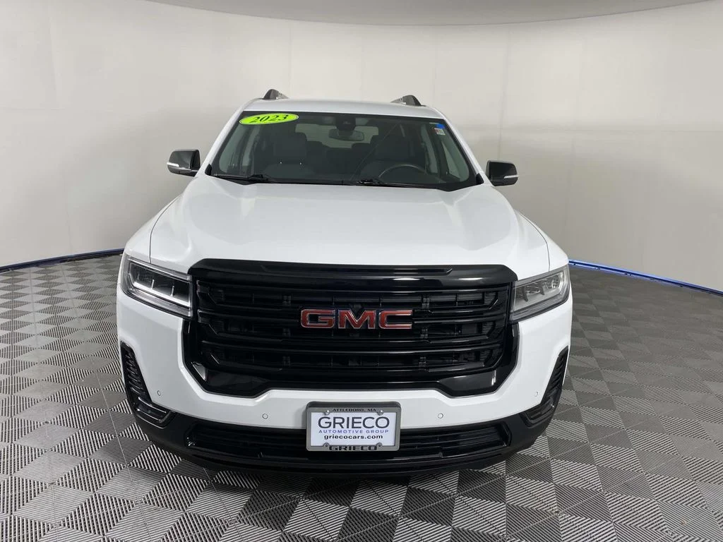 Used 2023 White GMC SLE image 3