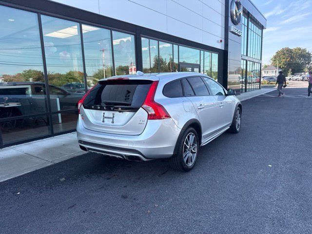 Used 2016 Silver Volvo T5 Platinum image 3