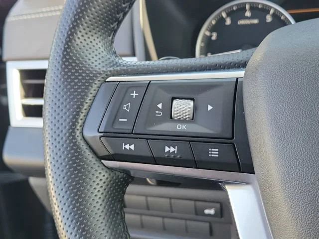 2025 Mitsubishi Outlander SE - Photo 24