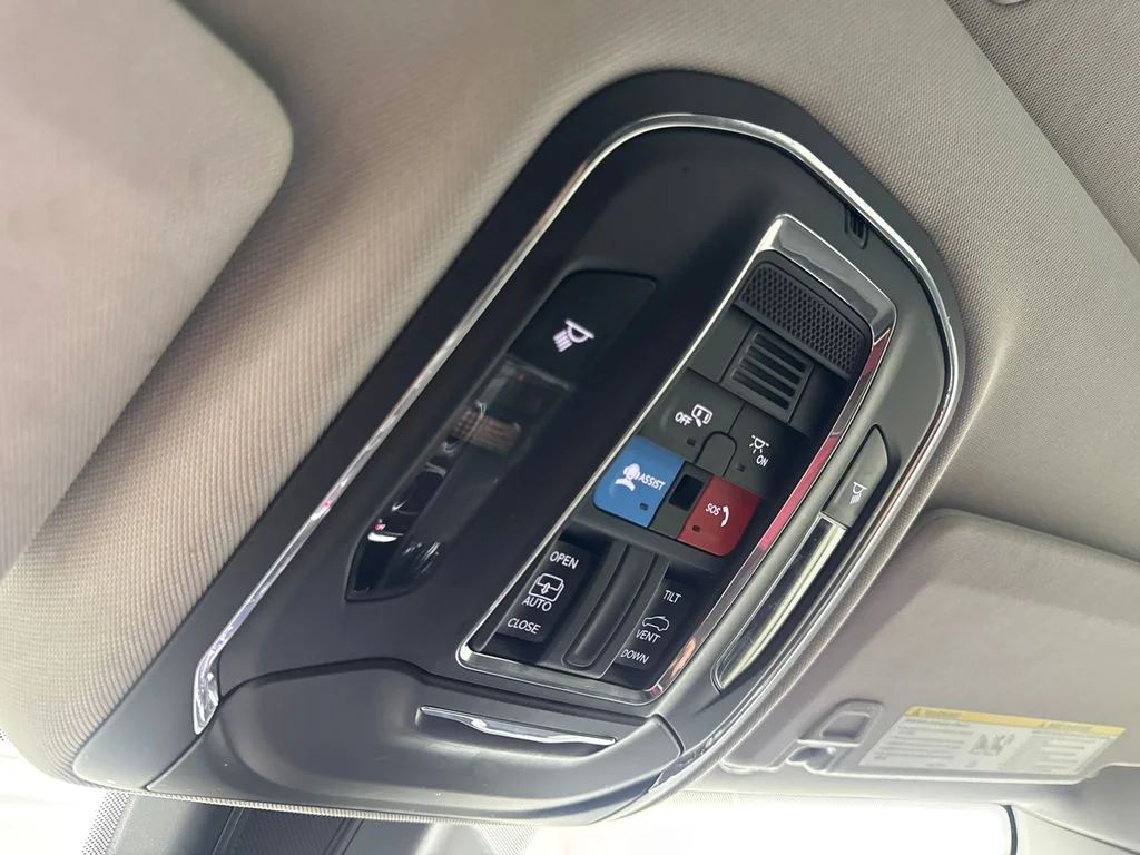 Used 2024 Black Jeep Laredo image 76