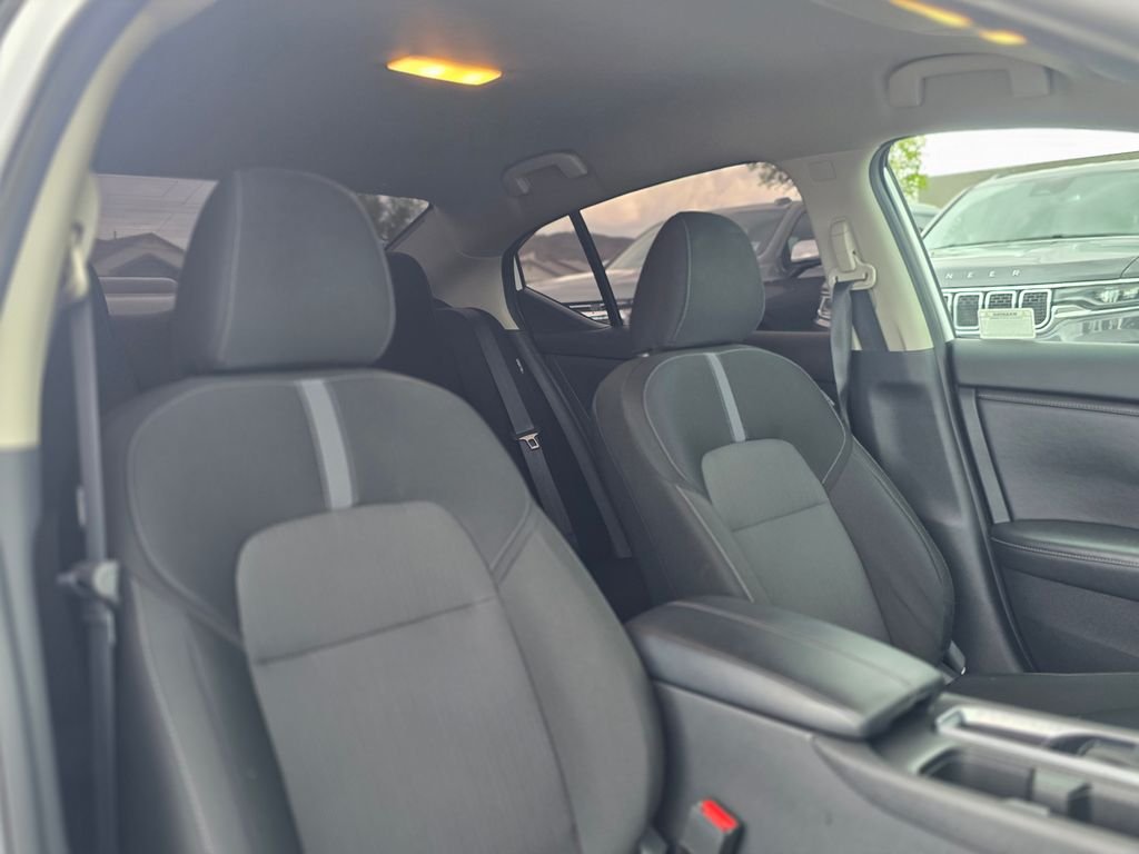 2025 Nissan Sentra SV - Photo 11
