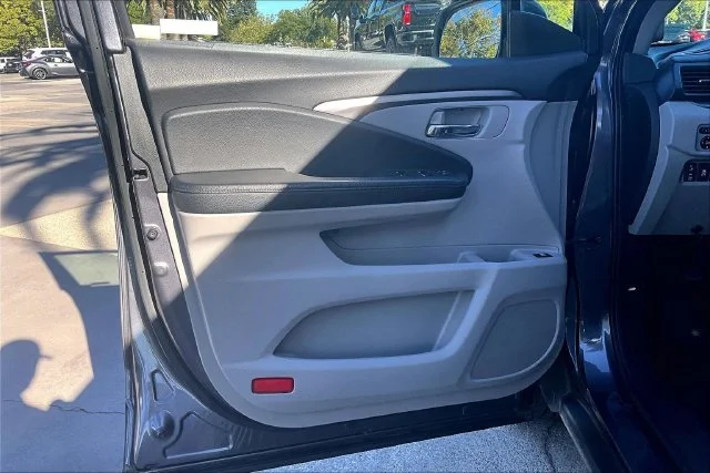 Used 2020  Honda LX image 23