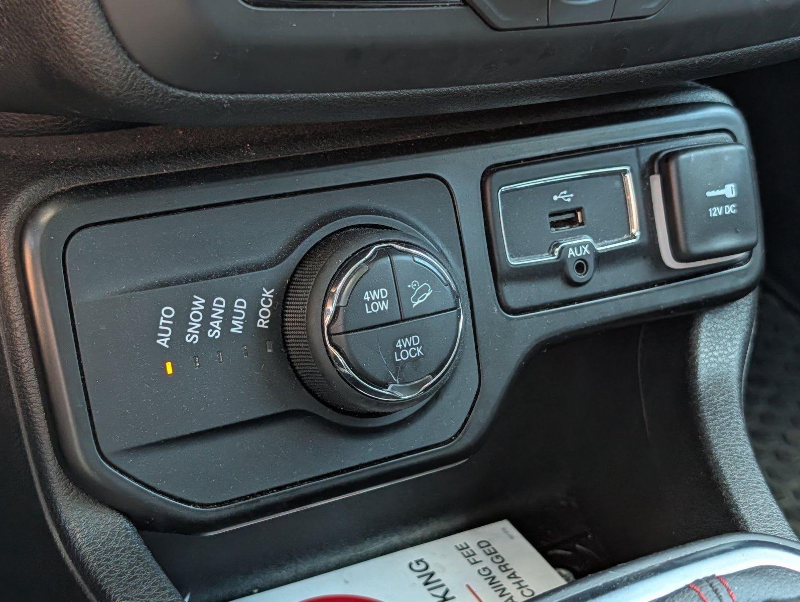 Used 2023 Alpine White Clearcoat Jeep Trailhawk image 19