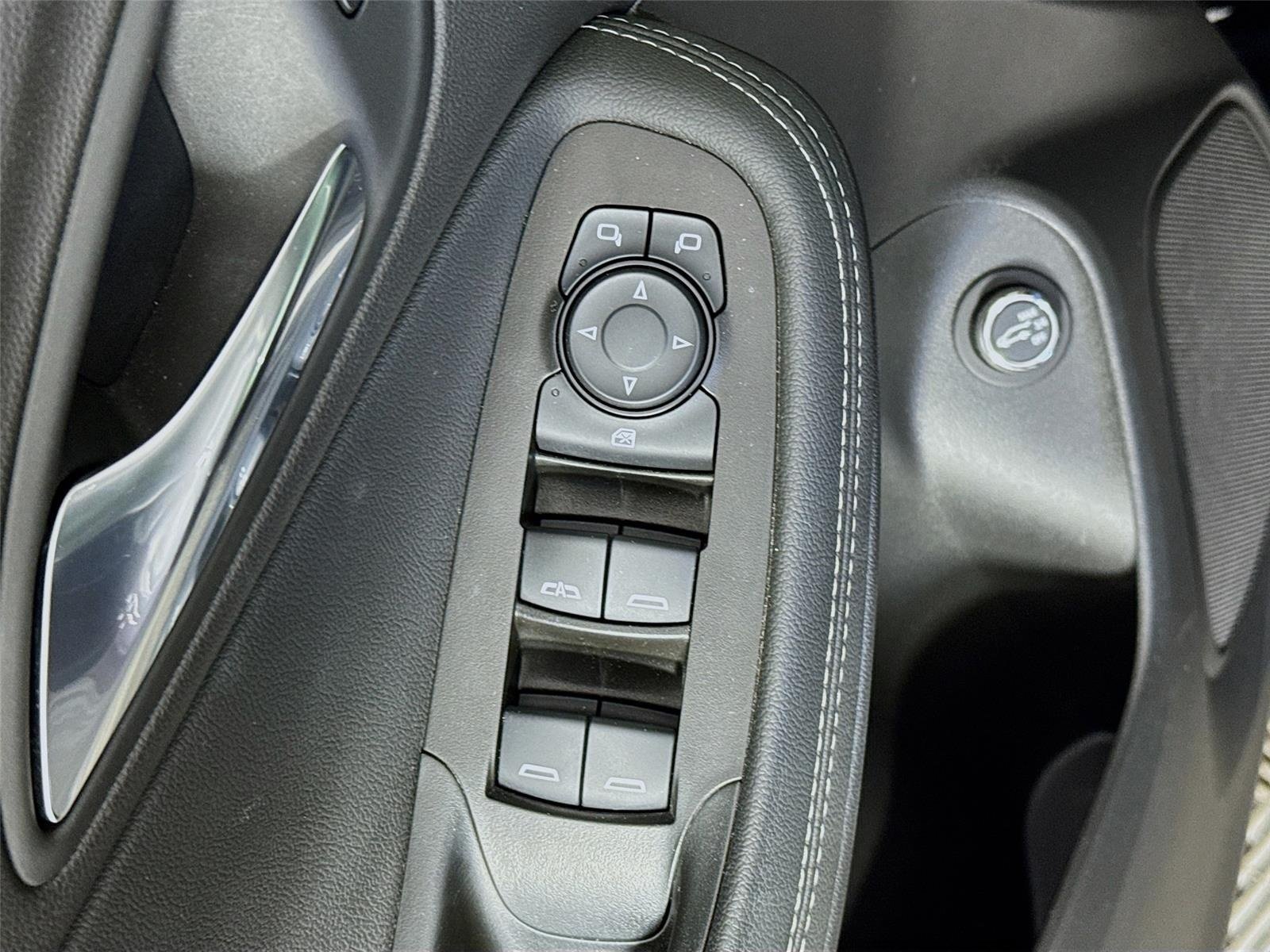Used 2023 Ebony Twilight Metallic Buick Select image 18