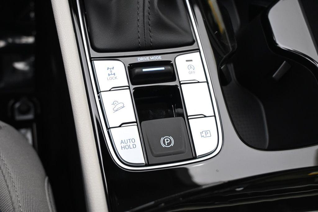New 2026 White Pearl Hyundai SE AWD image 31