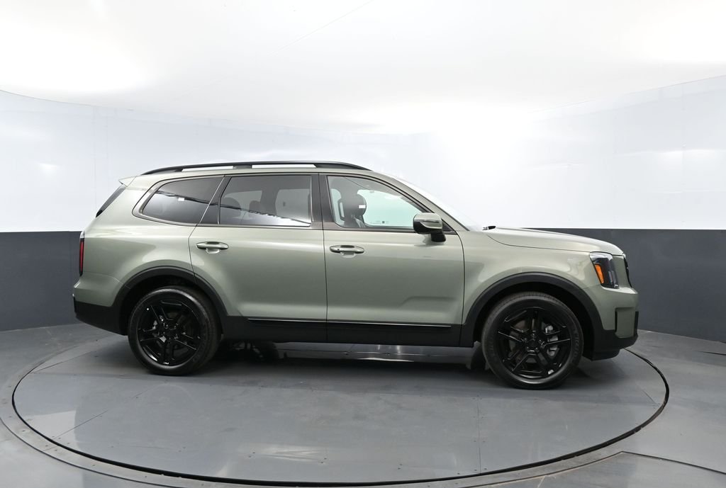 Certified Used 2025 Green Kia EX X-Line image 4