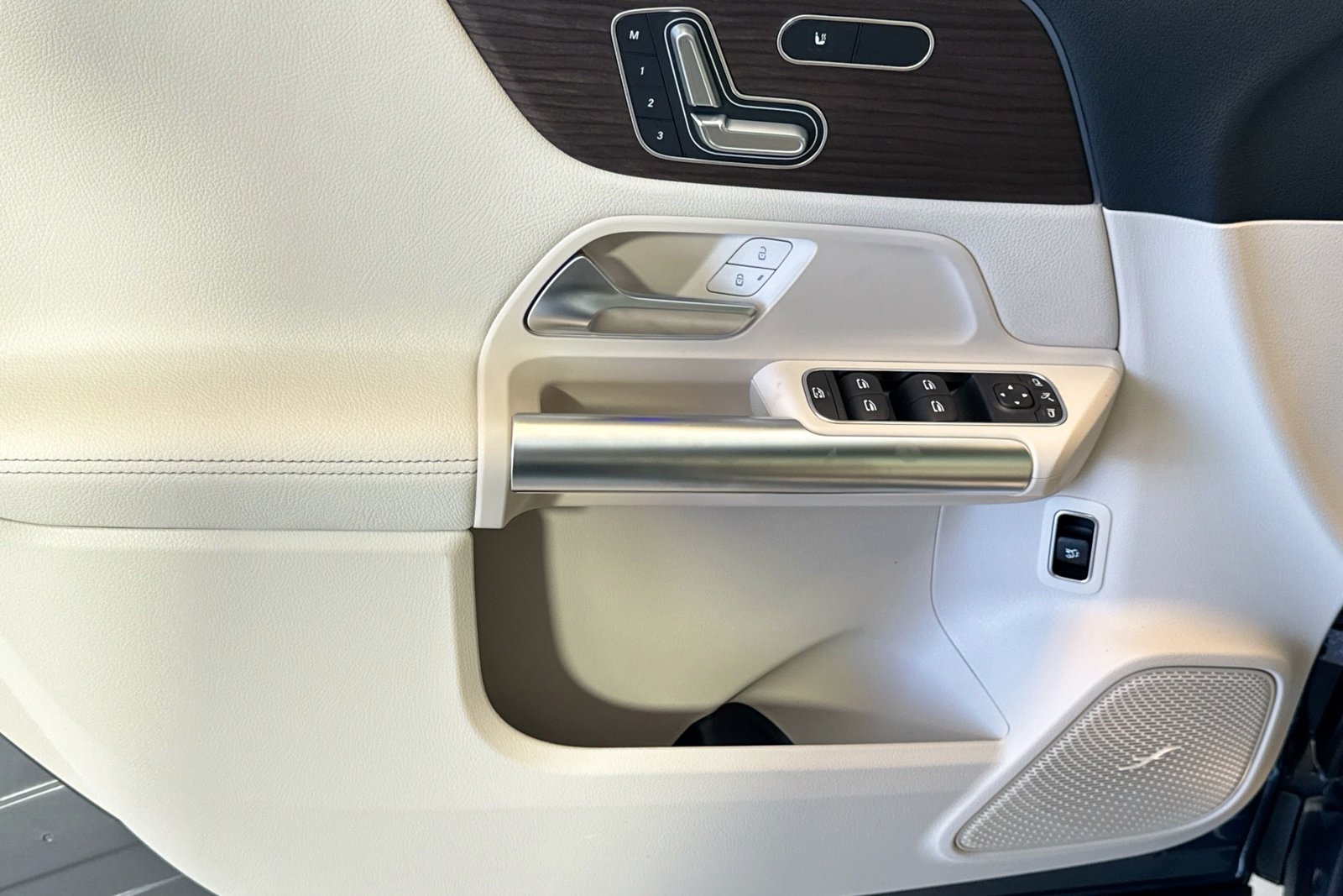 New 2026 Mountain Grey Metallic Mercedes-Benz GLA 250 image 16