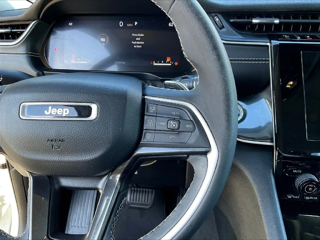 Used 2023 Bright White Clearcoat Jeep Laredo image 14