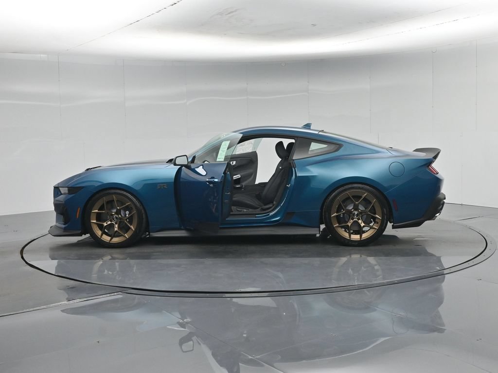 New 2026 Adriatic Blue Metallic Ford GT Premium image 4